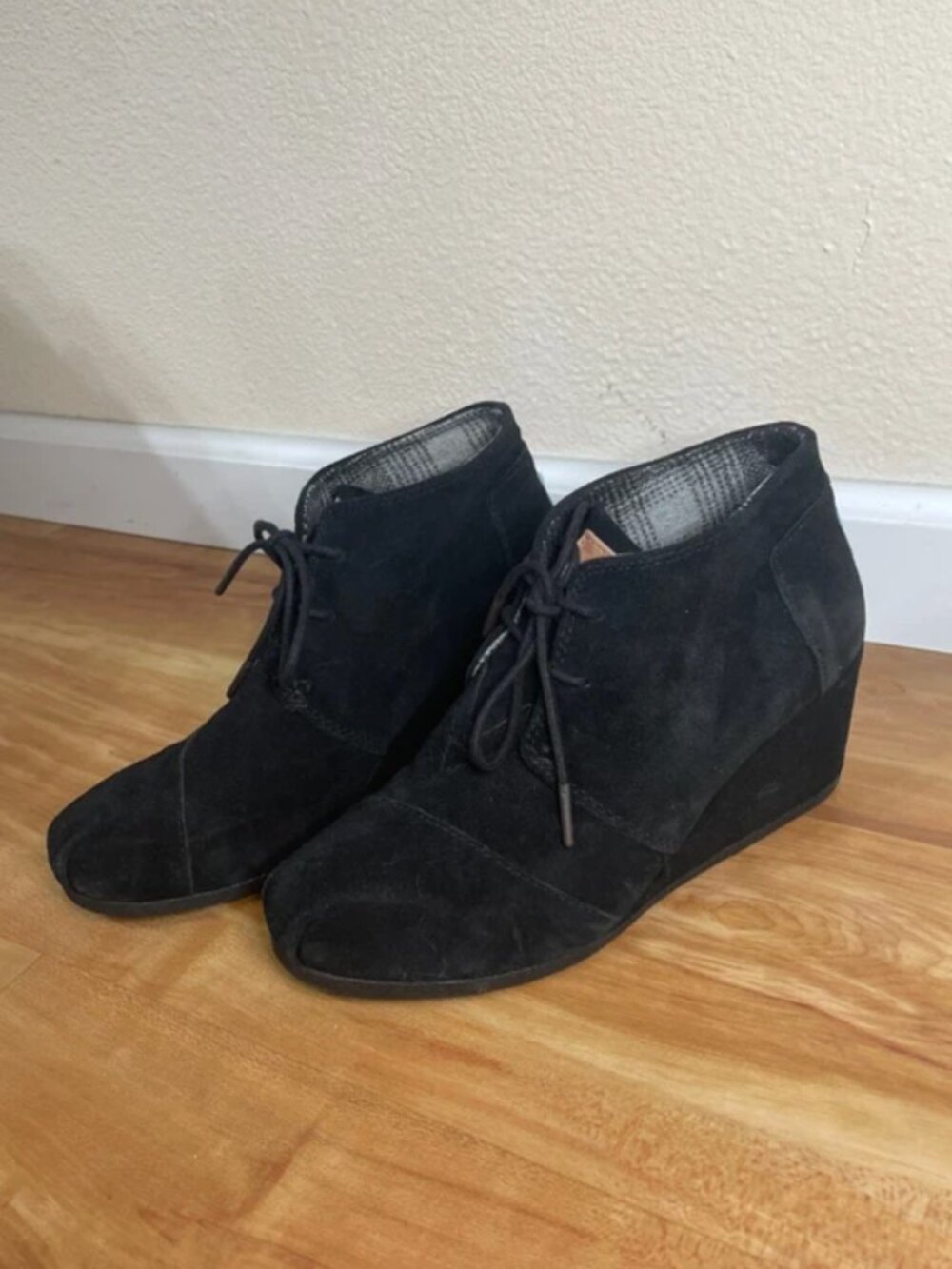 Toms Desert Wedge Black Suede Booties (8.5)